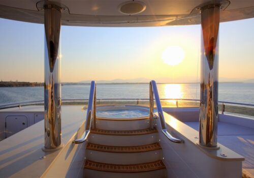 Quaranta yacht for sale, jacuzzi